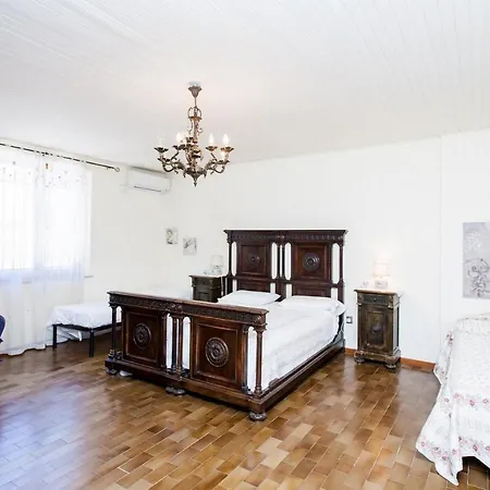 Podere Caldaruccio La Pineta Chalet בית נופש