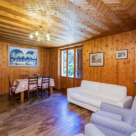 Podere Caldaruccio La Pineta Chalet בית נופש