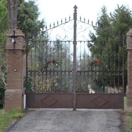 Podere Caldaruccio La Pineta Chalet בית נופש